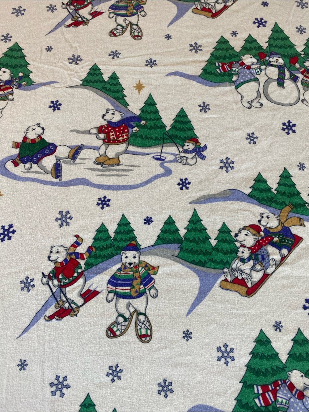 Holiday Polar Bear Winter Flannel sheet Throw Blanket – White & Green